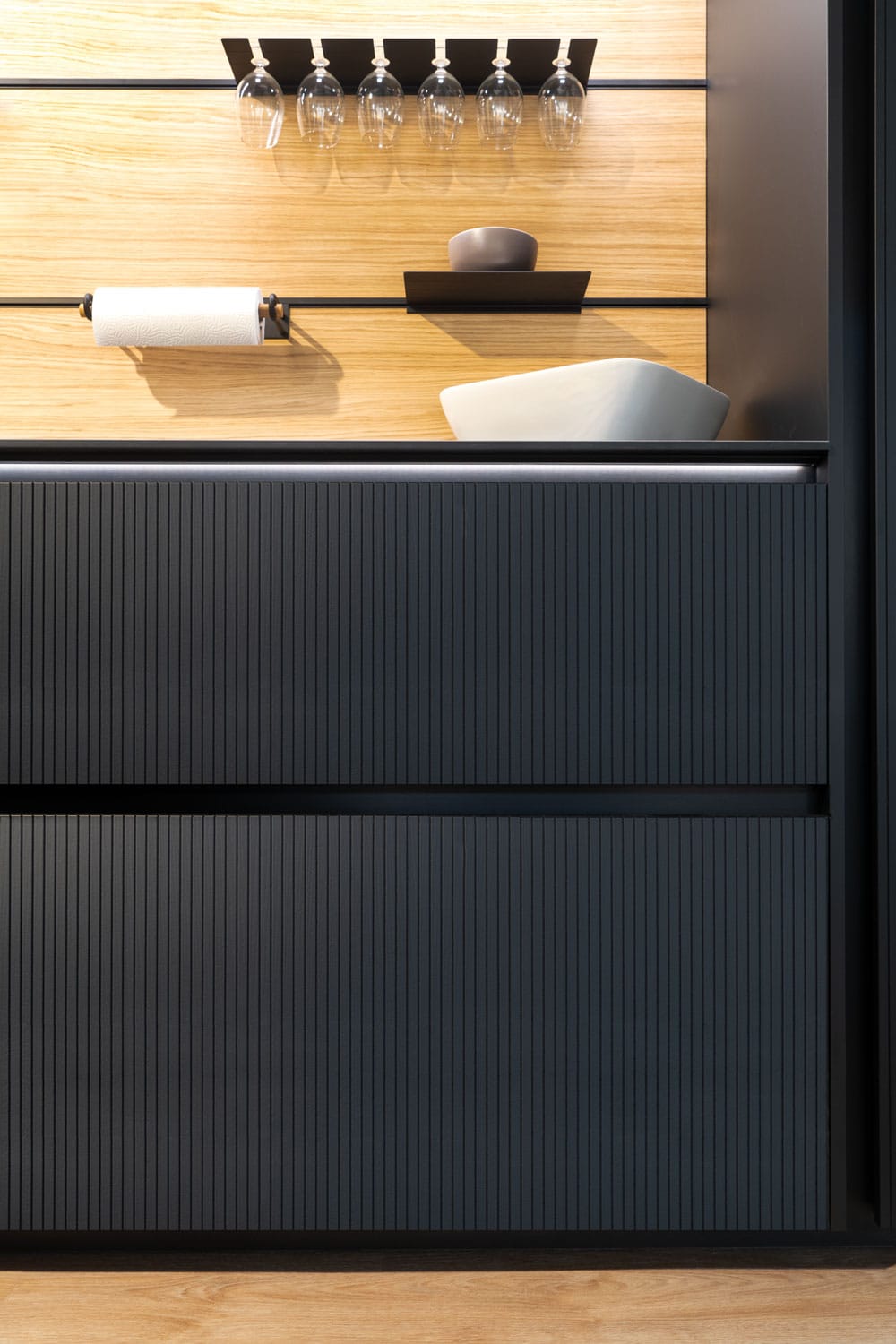 moderne-kjøkken-i-tre-detalj-1